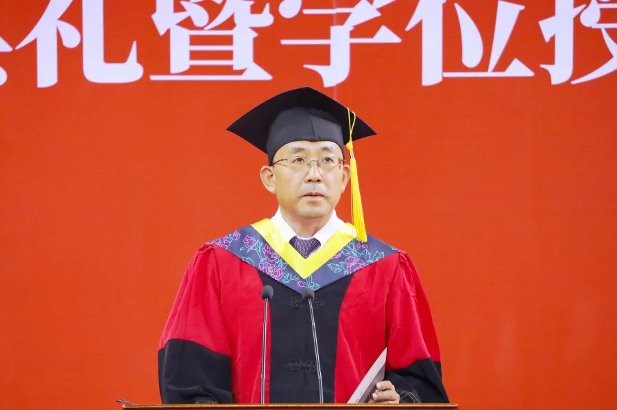 辽宁大学举行2024年研究生毕业典礼暨学位授予仪式